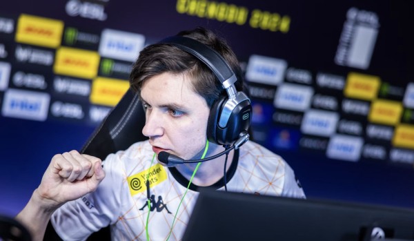 Spirit против Virtus.pro в четвертьфинале IEM Katowice 2025 Spirit против Virtus.pro в четвертьфинале IEM Katowice 2025