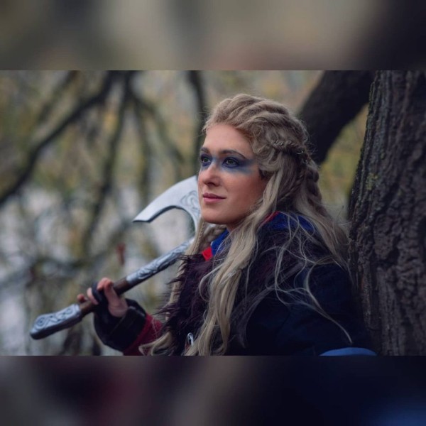 Лучший косплей Эйвор Варинсдоттер из Assassin’s Creed Valhalla Лучший косплей Эйвор Варинсдоттер из Assassin’s Creed Valhalla