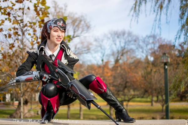 Никому не скрыться от прицела этого косплея на Роковую Вдову Никому не скрыться от прицела этого косплея на Роковую Вдову