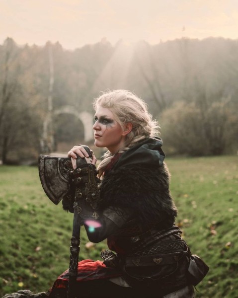 Лучший косплей Эйвор Варинсдоттер из Assassin’s Creed Valhalla Лучший косплей Эйвор Варинсдоттер из Assassin’s Creed Valhalla