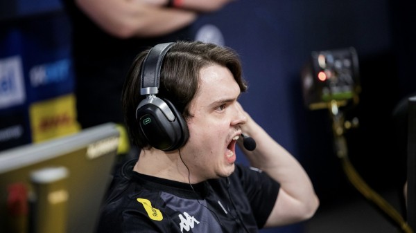 Spirit против Virtus.pro в четвертьфинале IEM Katowice 2025 Spirit против Virtus.pro в четвертьфинале IEM Katowice 2025