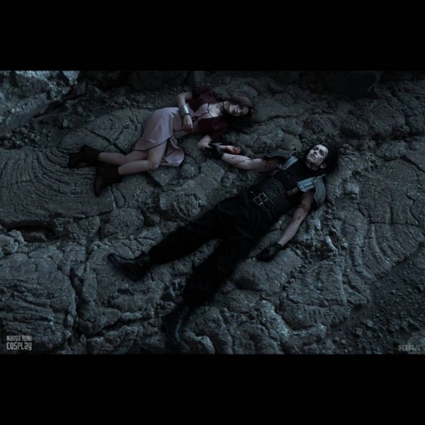 Невероятный косплей Аэрис и Зака из Final Fantasy VII Невероятный косплей Аэрис и Зака из Final Fantasy VII