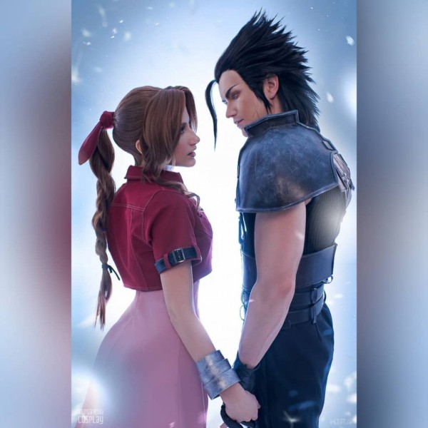 Невероятный косплей Аэрис и Зака из Final Fantasy VII Невероятный косплей Аэрис и Зака из Final Fantasy VII