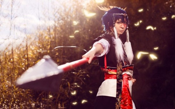 Аниме-косплей: волшебный косплей Хакурю Аниме-косплей: волшебный косплей Хакурю