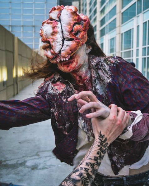 Косплей на щелкуна из The Last of Us выводит мутацию на новый уровень Косплей на щелкуна из The Last of Us выводит мутацию на новый уровень