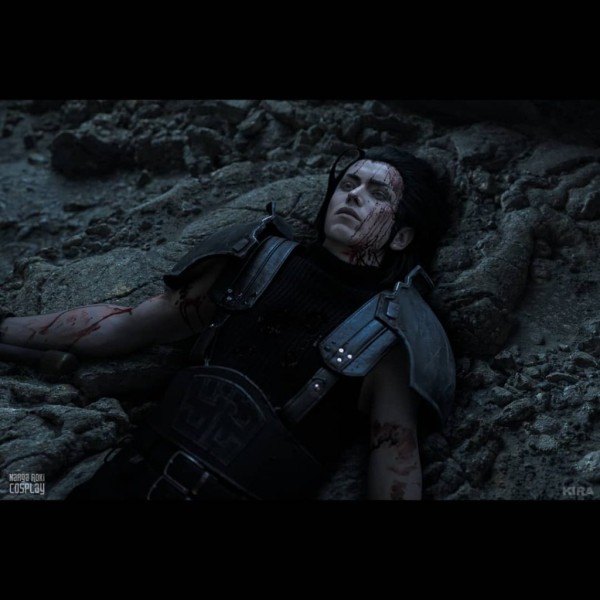 Невероятный косплей Аэрис и Зака из Final Fantasy VII Невероятный косплей Аэрис и Зака из Final Fantasy VII