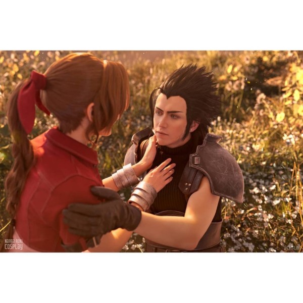 Невероятный косплей Аэрис и Зака из Final Fantasy VII Невероятный косплей Аэрис и Зака из Final Fantasy VII