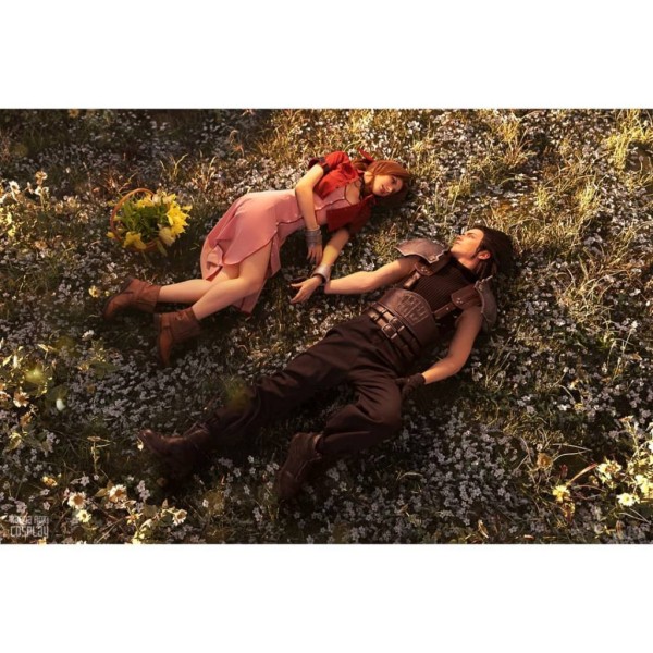 Невероятный косплей Аэрис и Зака из Final Fantasy VII Невероятный косплей Аэрис и Зака из Final Fantasy VII