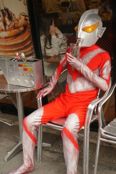 Косплееры снова наводнили Осаку Косплееры снова наводнили Осаку