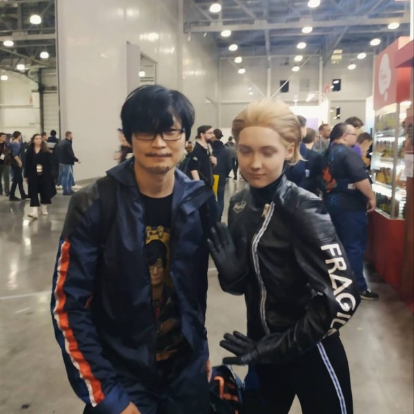 Косплей на Фрэджайл из Death Stranding Косплей на Фрэджайл из Death Stranding