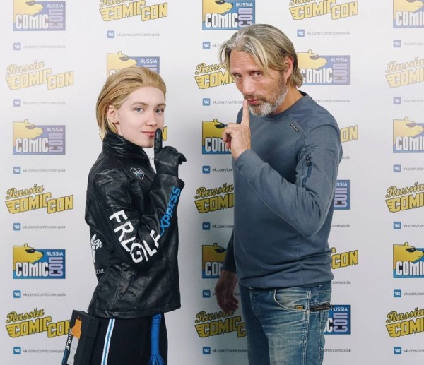 Косплей на Фрэджайл из Death Stranding Косплей на Фрэджайл из Death Stranding