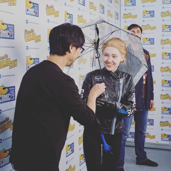 Косплей на Фрэджайл из Death Stranding Косплей на Фрэджайл из Death Stranding