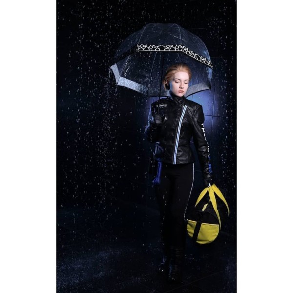 Косплей на Фрэджайл из Death Stranding Косплей на Фрэджайл из Death Stranding