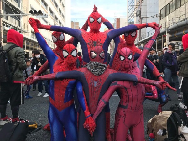 Косплееры снова наводнили Осаку Косплееры снова наводнили Осаку