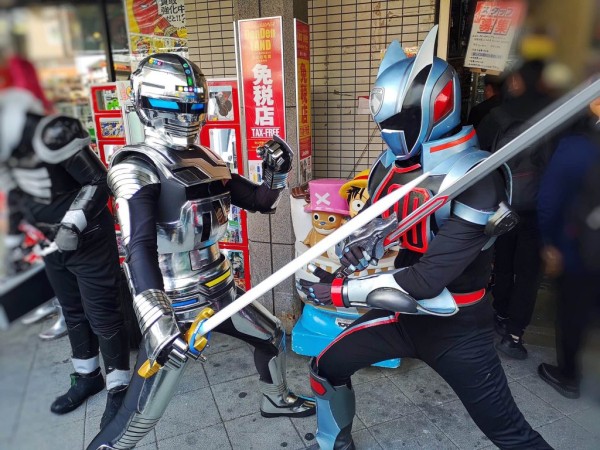 Косплееры снова наводнили Осаку Косплееры снова наводнили Осаку