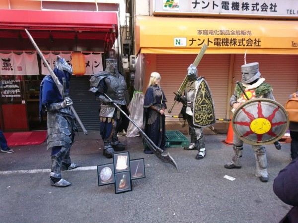 Косплееры снова наводнили Осаку Косплееры снова наводнили Осаку