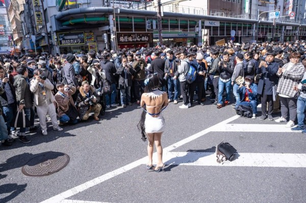 Косплееры снова наводнили Осаку Косплееры снова наводнили Осаку