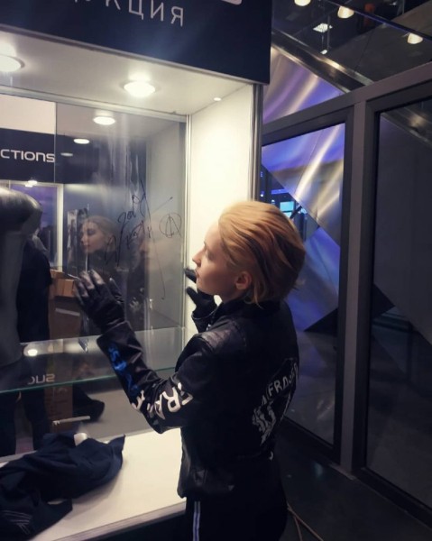 Косплей на Фрэджайл из Death Stranding Косплей на Фрэджайл из Death Stranding