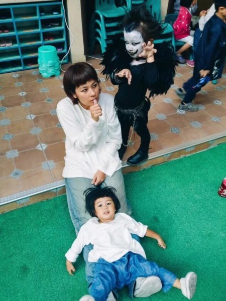 У ребенка получился косплей по аниме Тетрадь смерти У ребенка получился косплей по аниме Тетрадь смерти