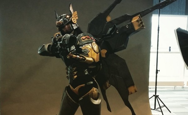 Полностью функционирующий косплей Фарры из Overwatch Полностью функционирующий косплей Фарры из Overwatch