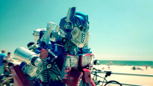 Бывший военный пилот теперь косплеит роботов Бывший военный пилот теперь косплеит роботов