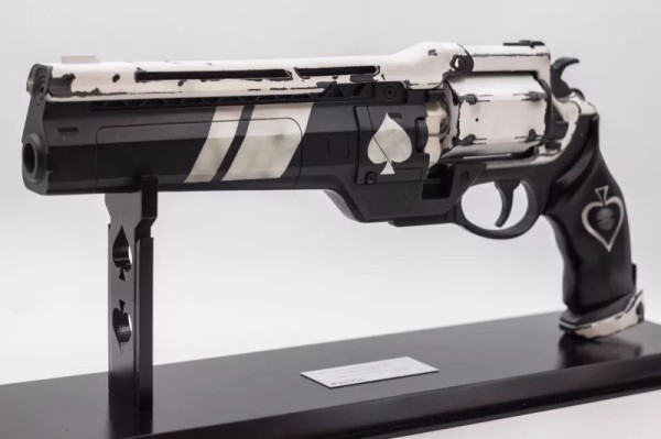 У Натана Филлиона теперь есть свой собственный ствол из Destiny У Натана Филлиона теперь есть свой собственный ствол из Destiny