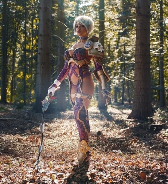 Косплеер Soul Calibur выглядит так же шикарно и беспощадно как и культовая Ivy Valentine Косплеер Soul Calibur выглядит так же шикарно и беспощадно как и культовая Ivy Valentine