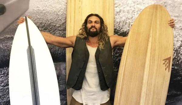 Джейсон Момоа чуть не утонул во время серфинга Джейсон Момоа чуть не утонул во время серфинга