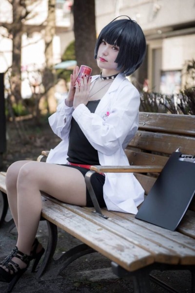 Отличный косплей на Punk Rock Doctor из Persona 5 Отличный косплей на Punk Rock Doctor из Persona 5