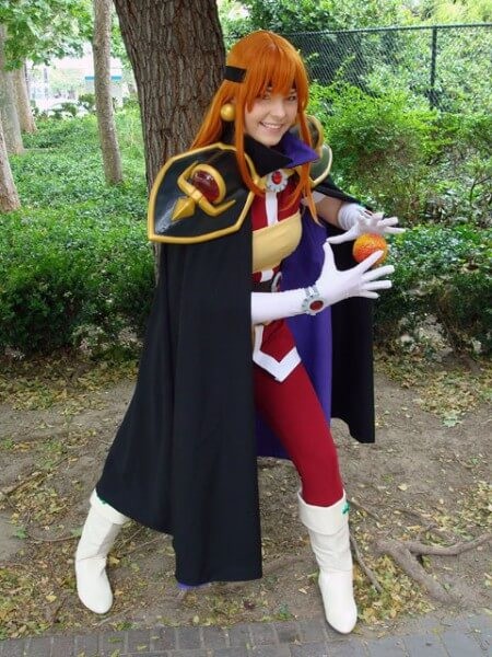 Марида в роли Лины Инверс — косплей аниме-сериала «Рубаки» Марида в роли Лины Инверс — косплей аниме-сериала «Рубаки»