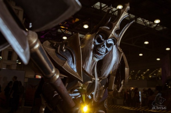 Металлический косплей на Короля Леорика