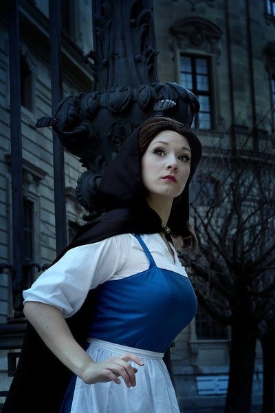 Косплей Белль из мульфильма «Красавица и Чудовище» Косплей Белль из мульфильма «Красавица и Чудовище»