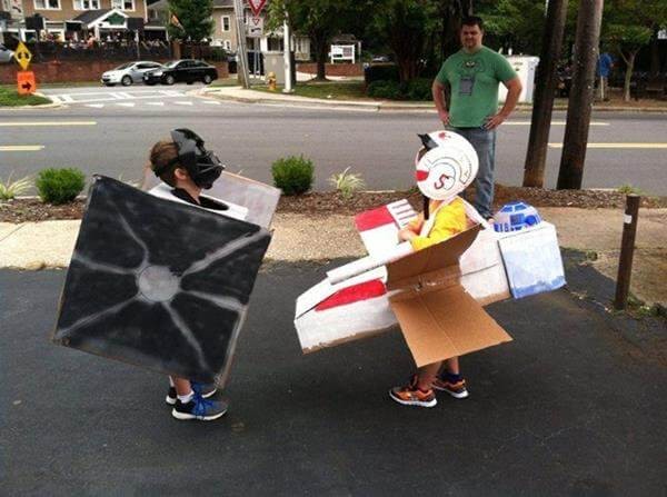 Косплееры изображают технику из Star Wars Косплееры изображают технику из Star Wars