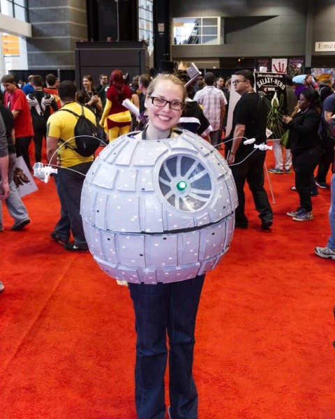 Косплееры изображают технику из Star Wars Косплееры изображают технику из Star Wars