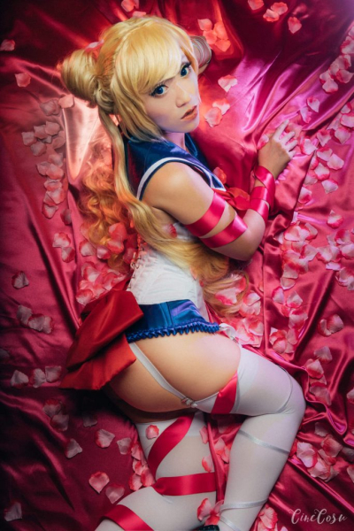 Взрослый косплей на Сейлор Мун Взрослый косплей на Сейлор Мун