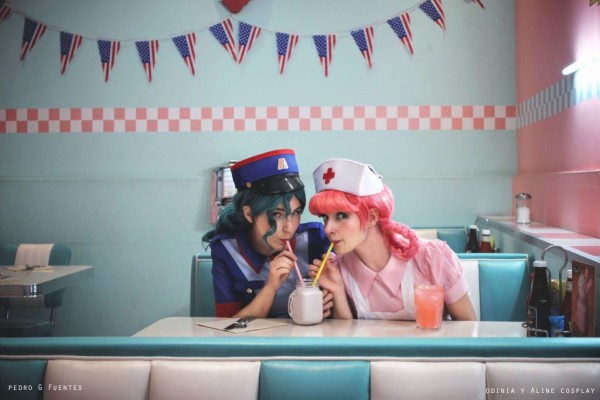 Медсестра Джой и офицер Дженни на досуге