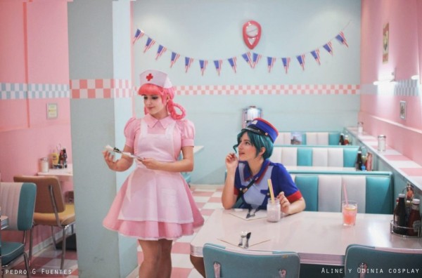 Медсестра Джой и офицер Дженни на досуге